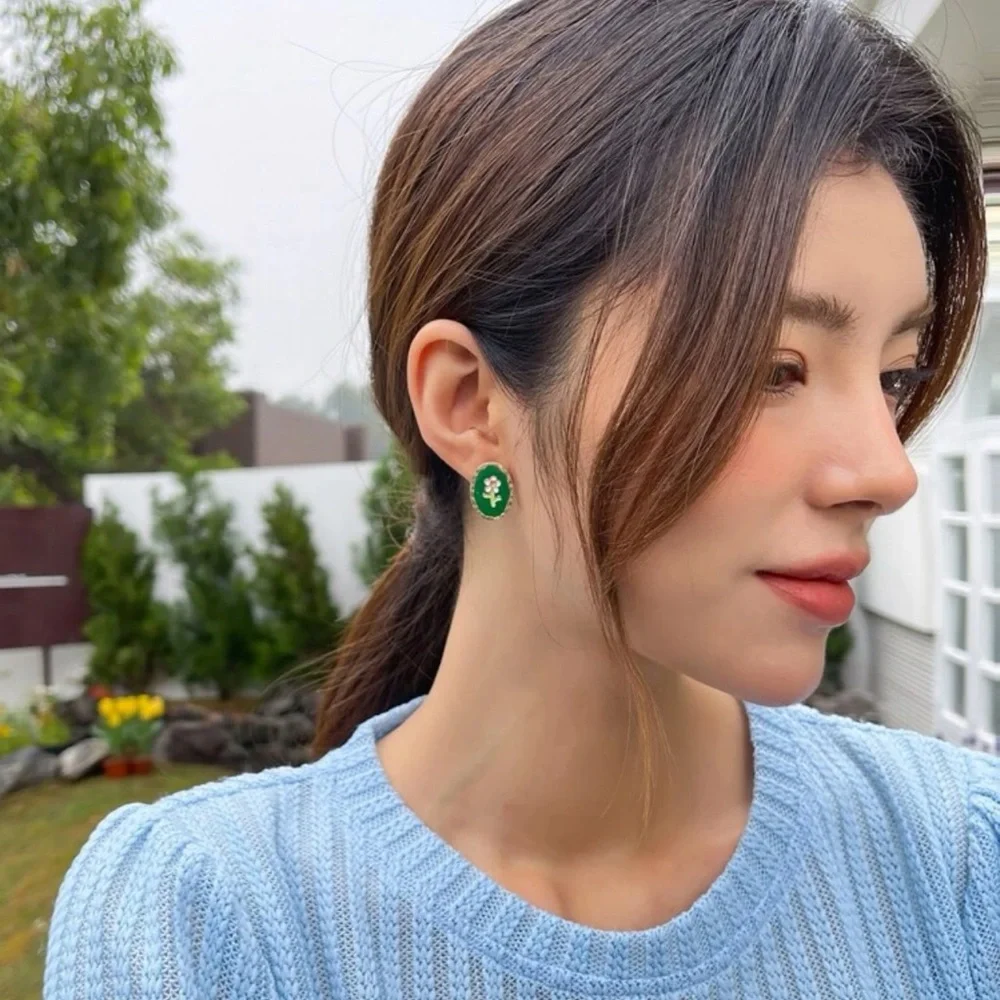Vintage Style Daisy Stud Earrings | White Flower Green Enamel